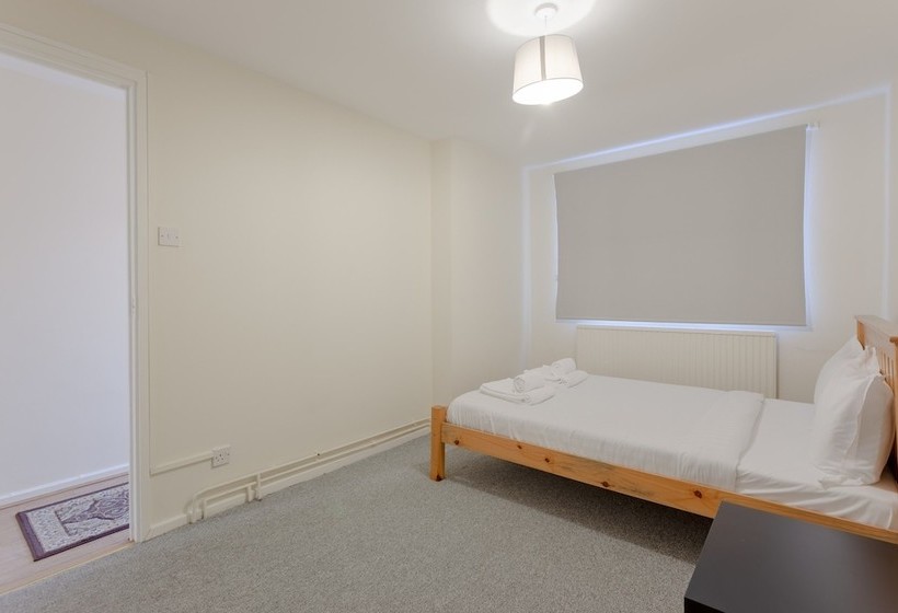 Spacious 2 Bedroom House In Bow