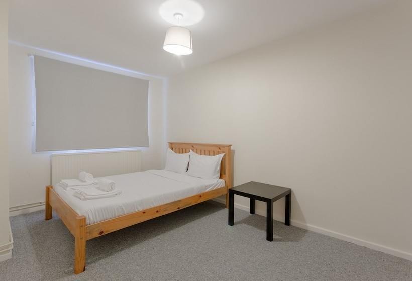 Spacious 2 Bedroom House In Bow