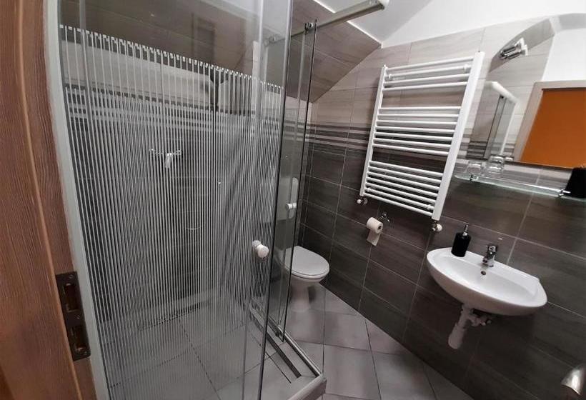 مبيت وإفطار Bársony Vendéglő és Panzió