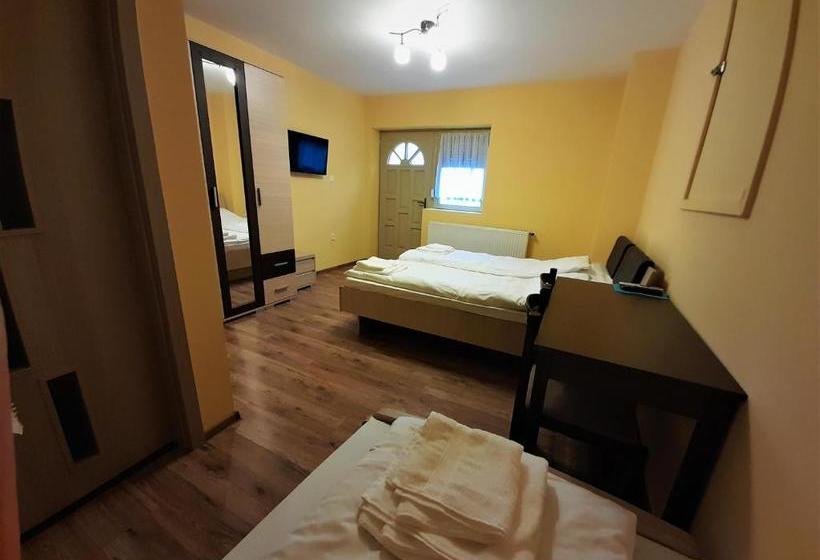 مبيت وإفطار Bársony Vendéglő és Panzió