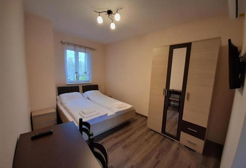 مبيت وإفطار Bársony Vendéglő és Panzió