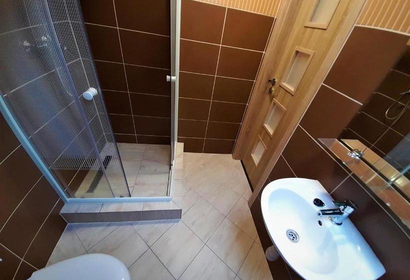 مبيت وإفطار Bársony Vendéglő és Panzió