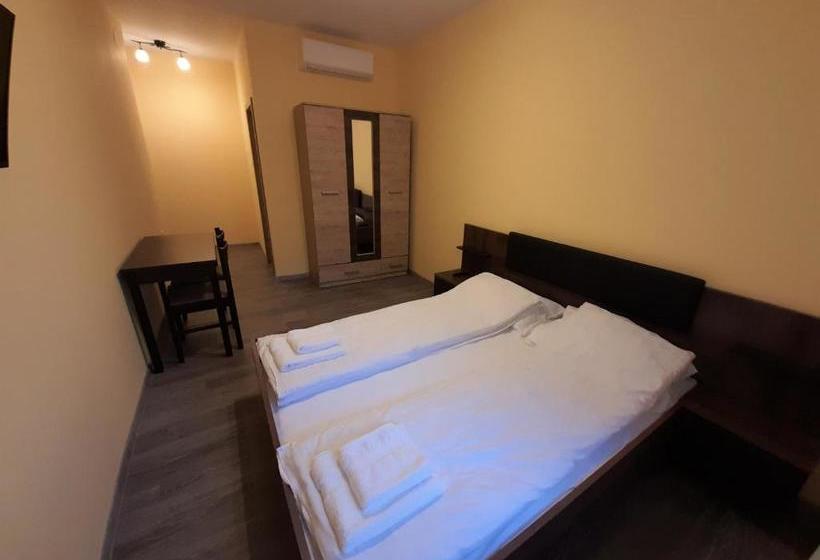 مبيت وإفطار Bársony Vendéglő és Panzió