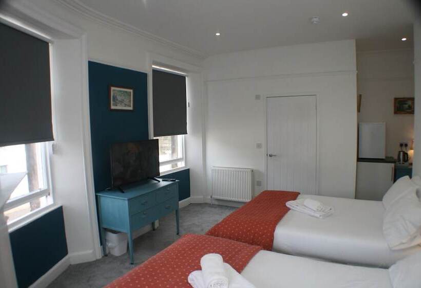 تختخواب و صبحانه En Suite Rooms At The Rose And Thistle