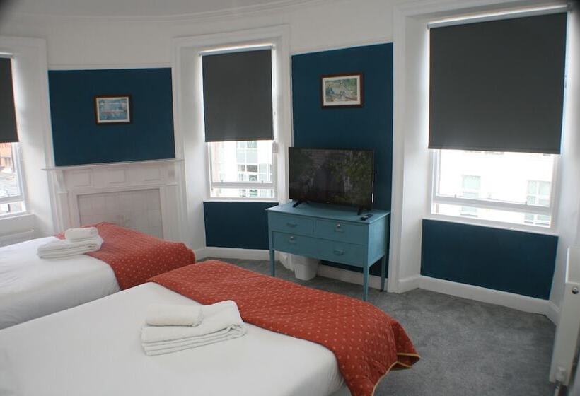 تختخواب و صبحانه En Suite Rooms At The Rose And Thistle