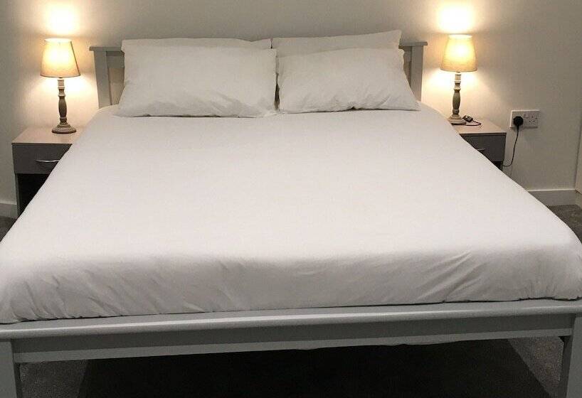 تختخواب و صبحانه En Suite Rooms At The Rose And Thistle