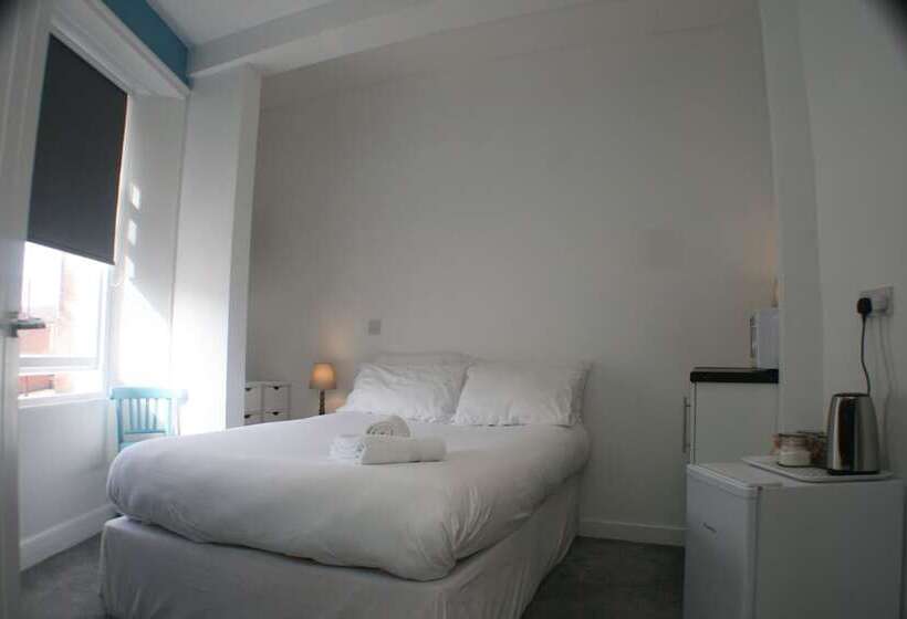 تختخواب و صبحانه En Suite Rooms At The Rose And Thistle