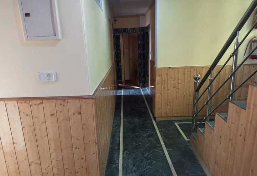 هتل Goroomgo King Palace Shimla