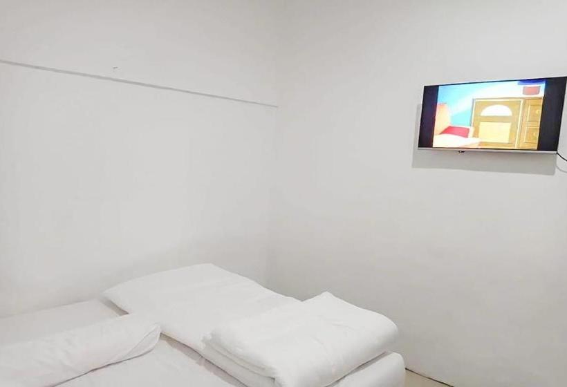 호텔 Agnes Residence Near Blok M Mitra Reddoorz