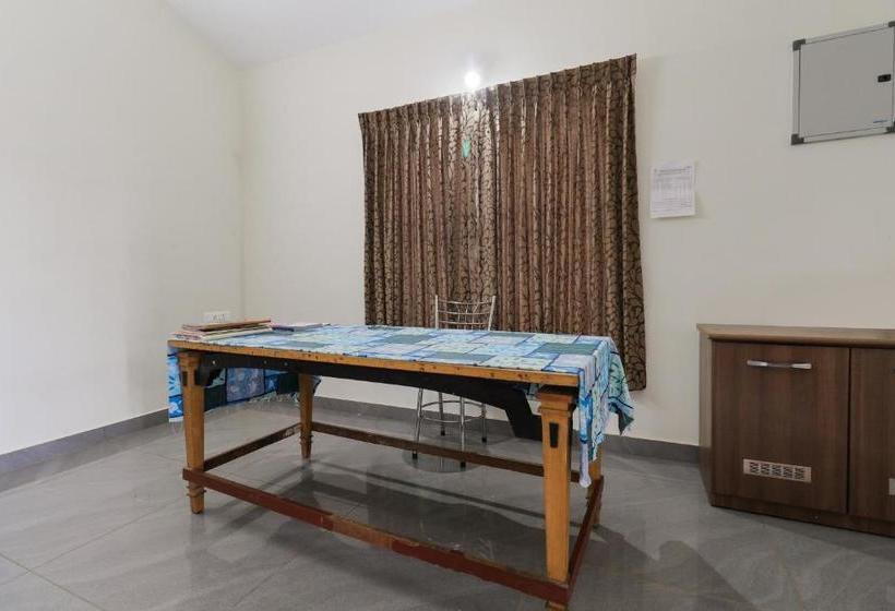 호텔 Capital O 76811 Lakuari Planet