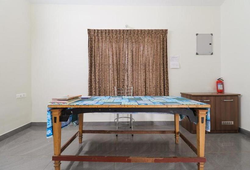 호텔 Capital O 76811 Lakuari Planet