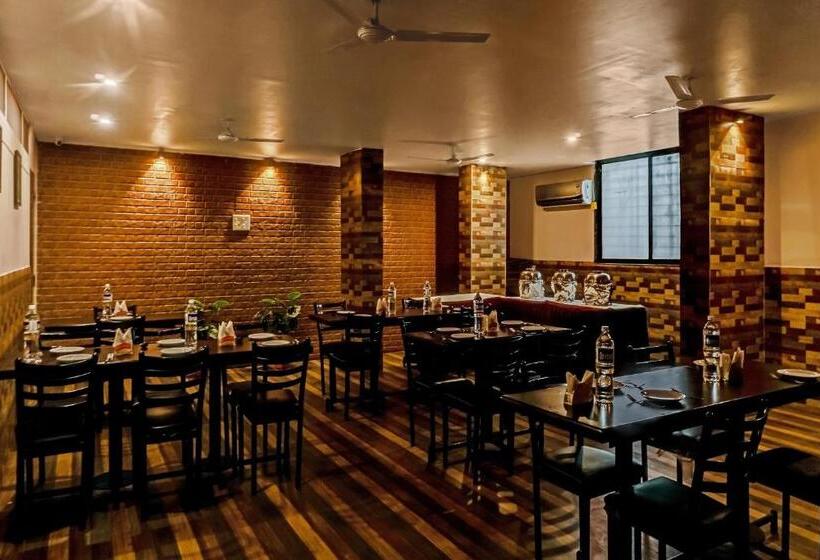 Hotel O Log Inn Plaza Near Eon It Park