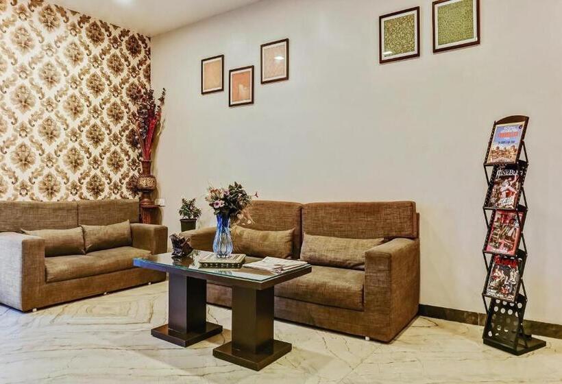 Hotel O Log Inn Plaza Near Eon It Park