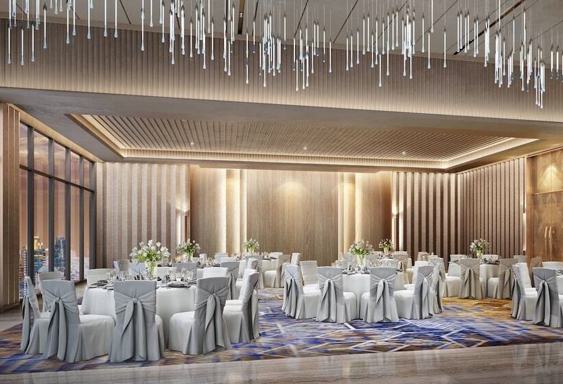 Отель Courtyard By Marriott Ahmedabad Sindhu Bhavan Road