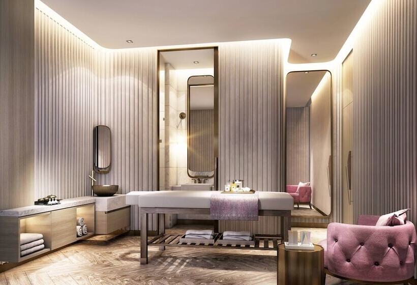 Отель Courtyard By Marriott Ahmedabad Sindhu Bhavan Road