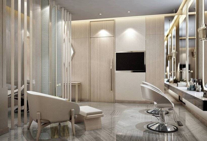 Отель Courtyard By Marriott Ahmedabad Sindhu Bhavan Road