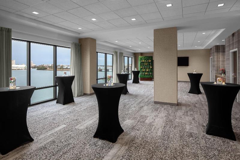 בית מלון כפרי Courtyard By Marriott Clearwater Beach