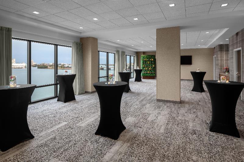 בית מלון כפרי Courtyard By Marriott Clearwater Beach