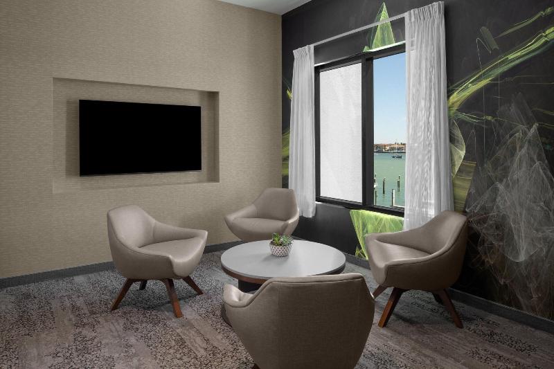 בית מלון כפרי Courtyard By Marriott Clearwater Beach