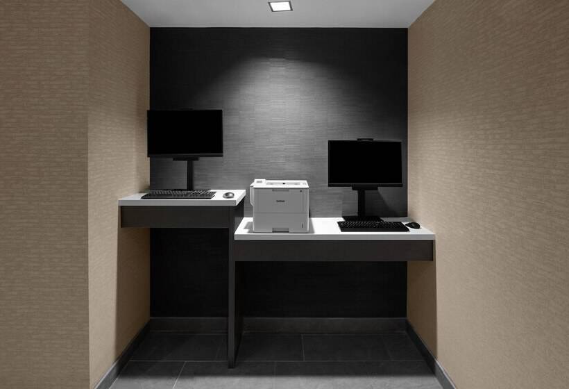 فندق Courtyard By Marriott Clearwater Beach