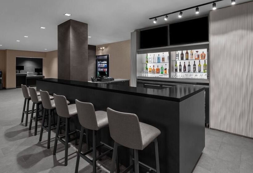 בית מלון כפרי Courtyard By Marriott Clearwater Beach