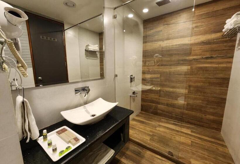 فندق Golden Fern Resort