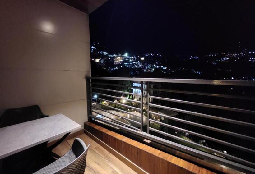 فندق Golden Fern Resort