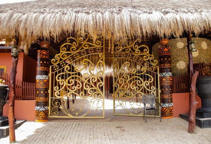 هتل Ike S Cultural Village