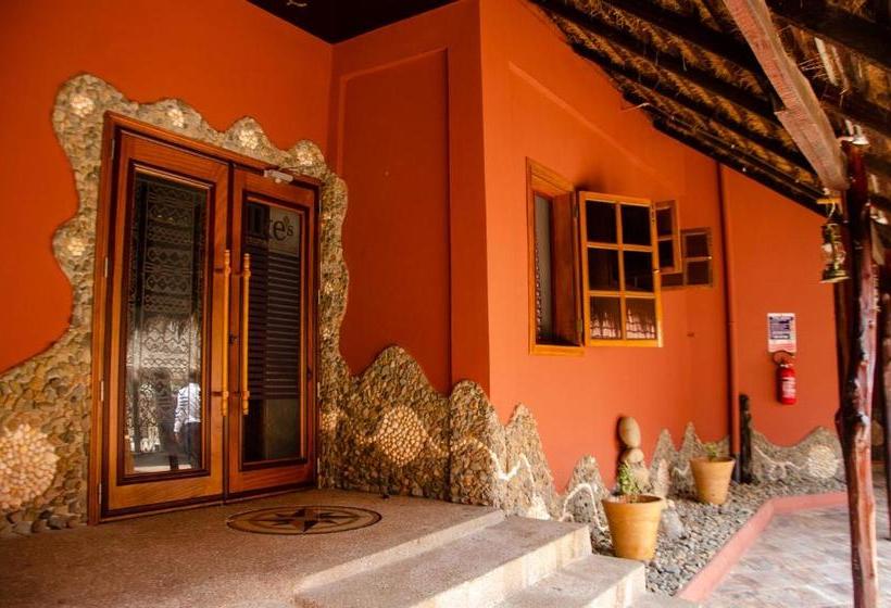 هتل Ike S Cultural Village