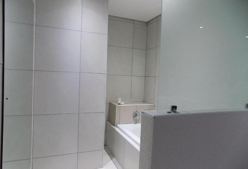 Отель Margate Beach Lodge