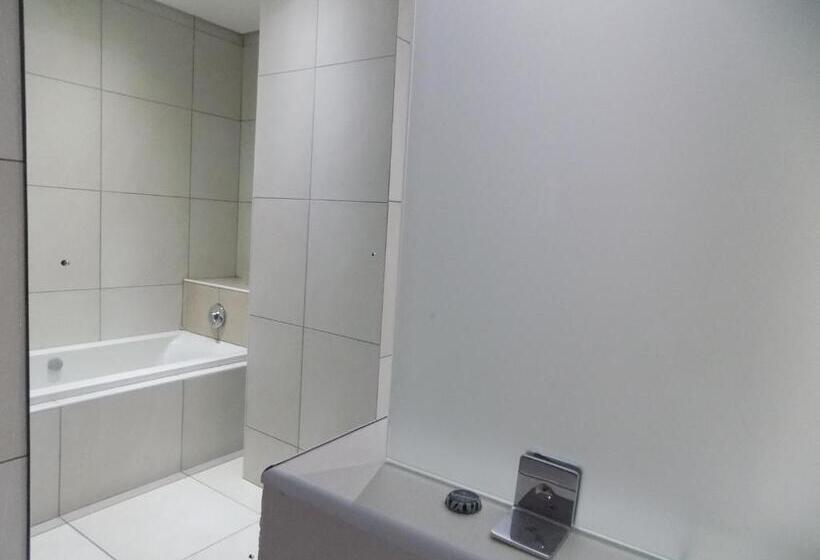 Отель Margate Beach Lodge