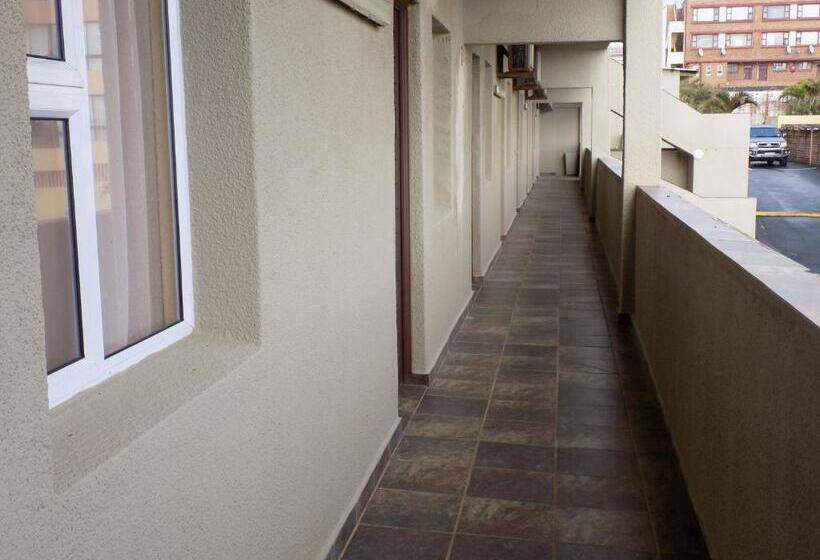 Отель Margate Beach Lodge