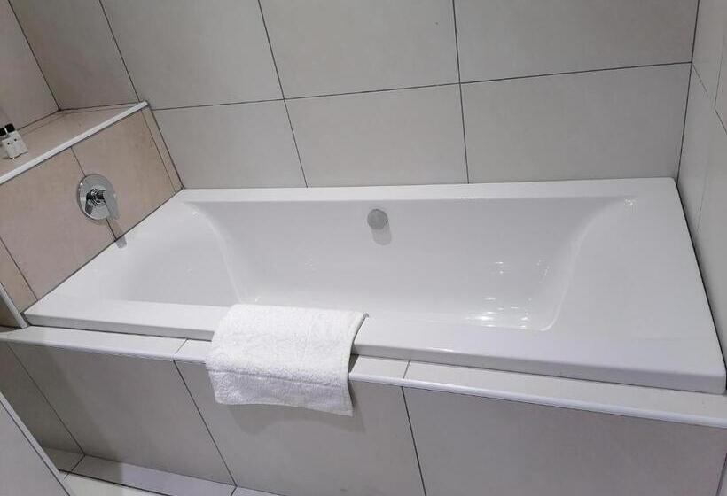 Отель Margate Beach Lodge