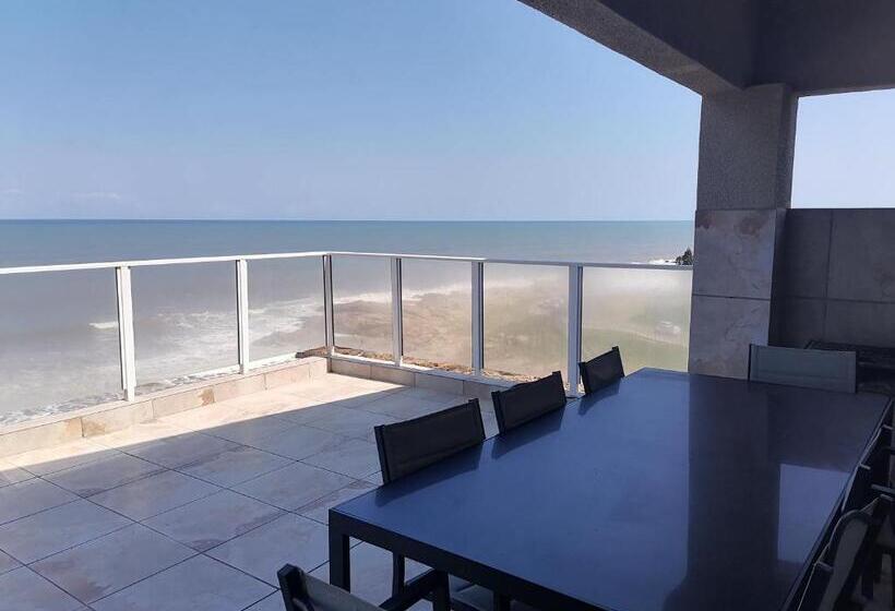 Отель Margate Beach Lodge