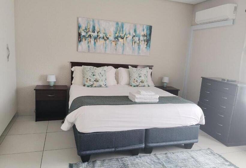 Отель Margate Beach Lodge