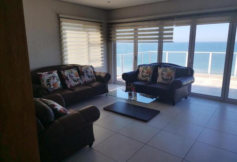 Отель Margate Beach Lodge