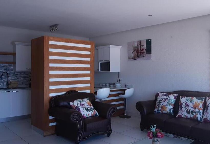 Отель Margate Beach Lodge