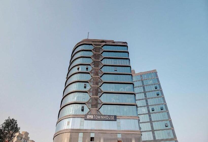 בית מלון כפרי Super Townhouse Akota Vadodara