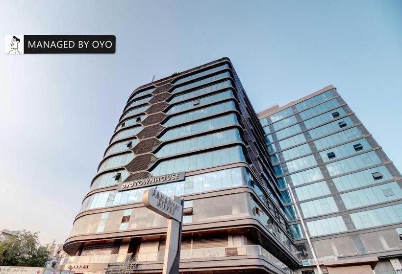 בית מלון כפרי Super Townhouse Akota Vadodara