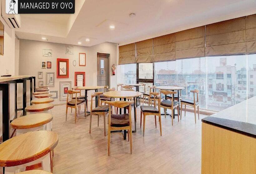 בית מלון כפרי Super Townhouse Akota Vadodara