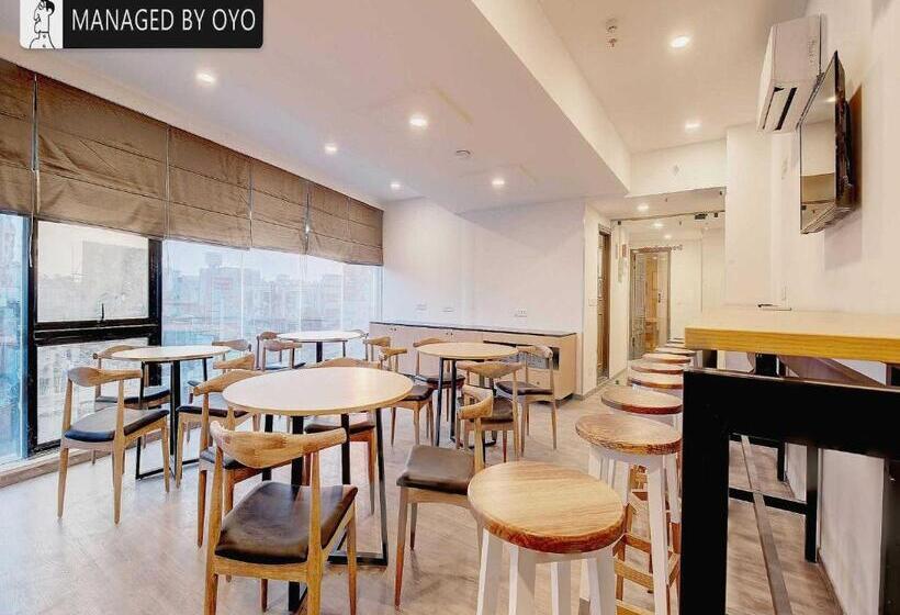 בית מלון כפרי Super Townhouse Akota Vadodara