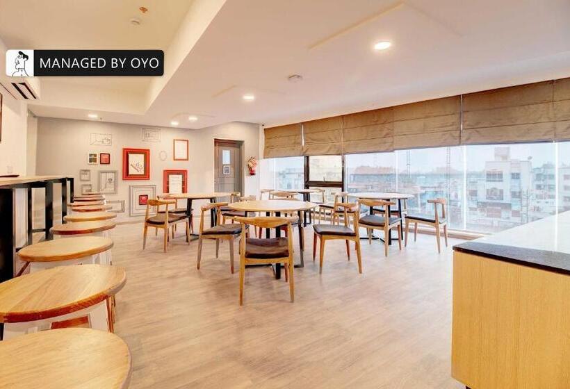 בית מלון כפרי Super Townhouse Akota Vadodara