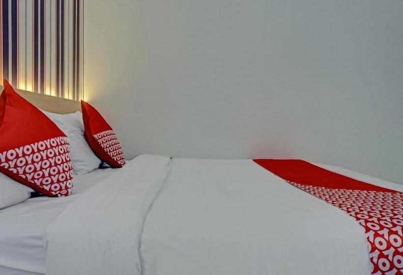 Отель Oyo 90120 Bolang Room