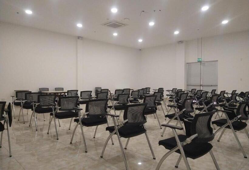 酒店 Royal Elim International