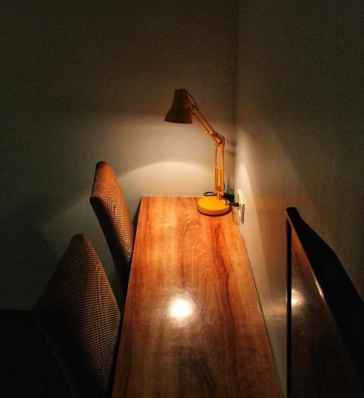 호텔 Deluxe Stay Inn