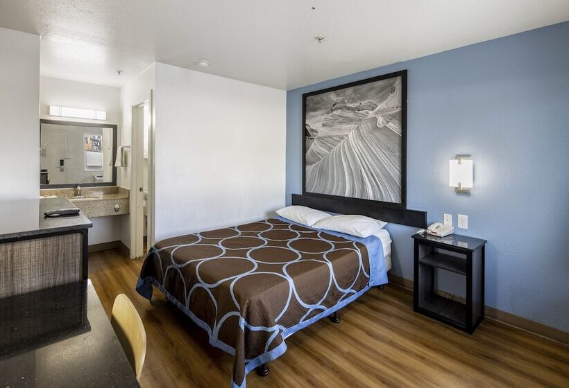 هتل Super 8 By Wyndham Phoenix West