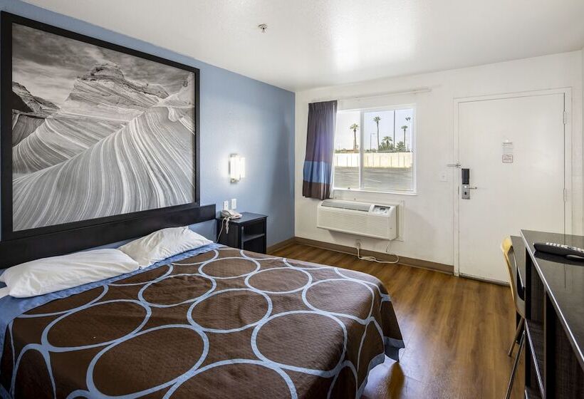 هتل Super 8 By Wyndham Phoenix West