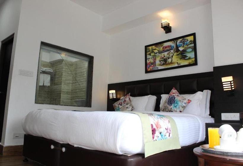 ホテル The Leenor Regency