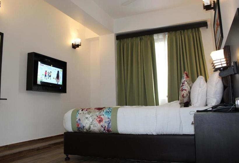 ホテル The Leenor Regency