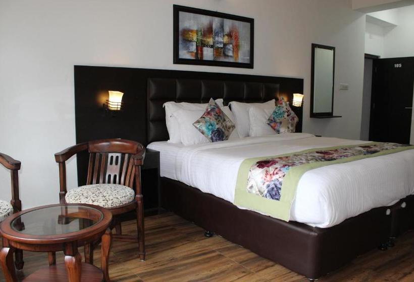 ホテル The Leenor Regency